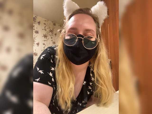Donut-red live cam on BongaCams