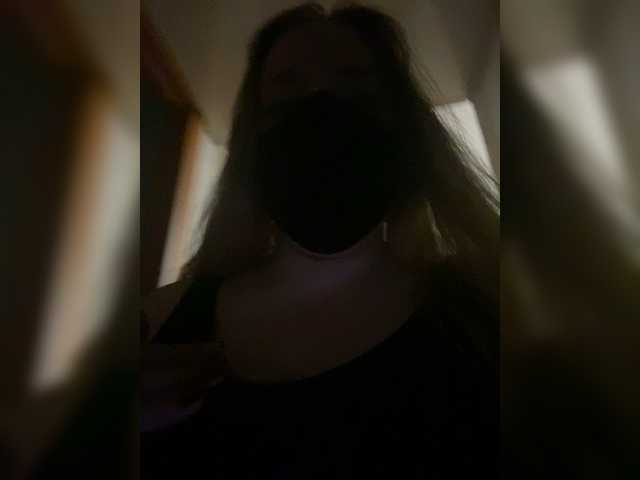 Donut-red live cam on BongaCams