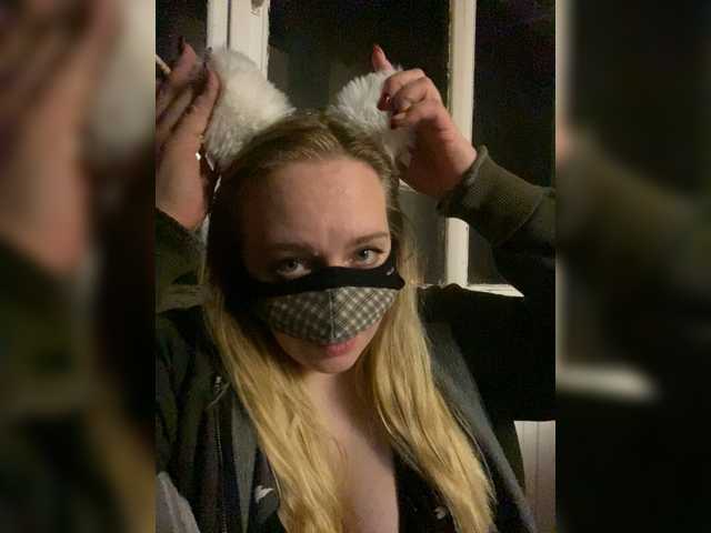 Donut-red live cam on BongaCams