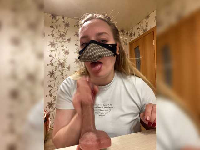 Donut-red live cam on BongaCams