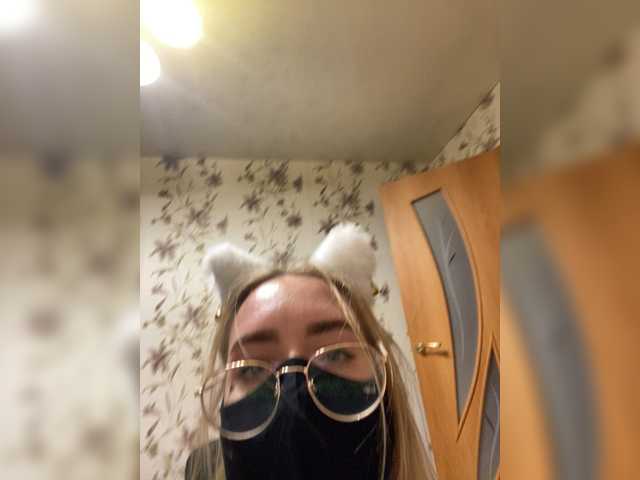 Donut-red live webcam show