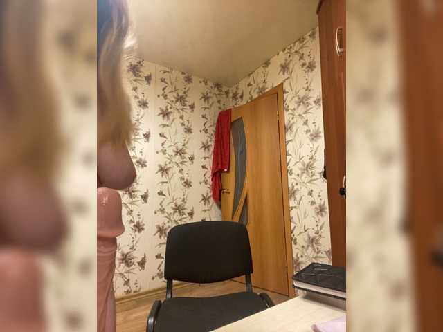 Donut-red live cam on BongaCams