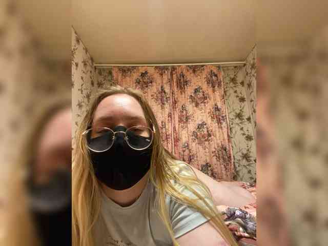 Donut-red webcam