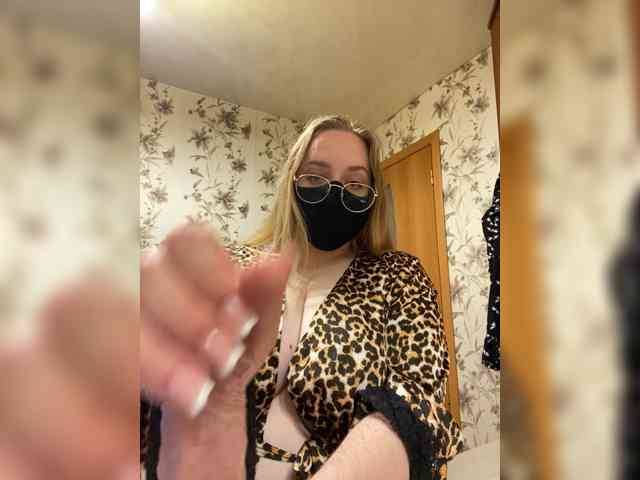 Donut-red webcam