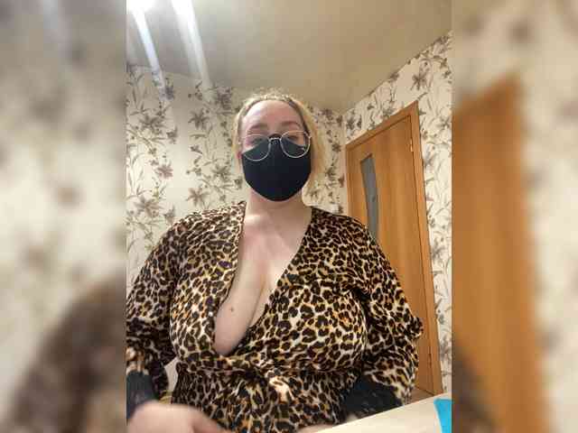 Donut-red Live Webcam on BongaCams