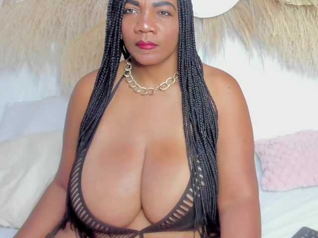 Shakebigass live cam on BongaCams