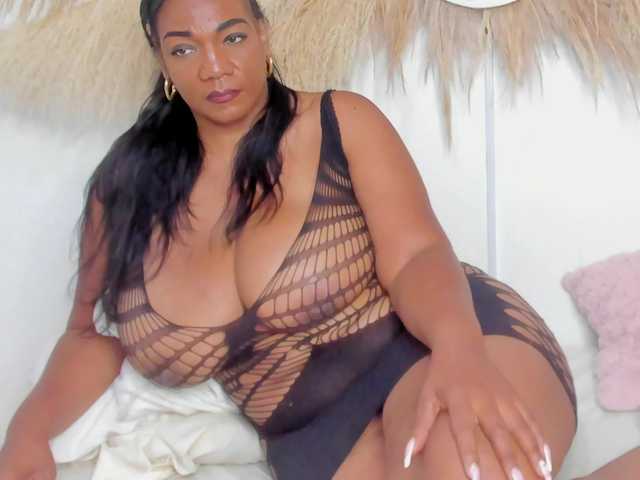 Shakebigass live cam on BongaCams