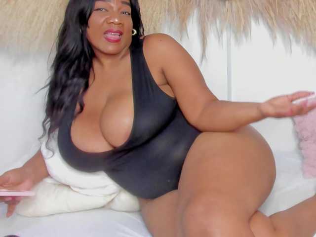 Shakebigass live cam on BongaCams