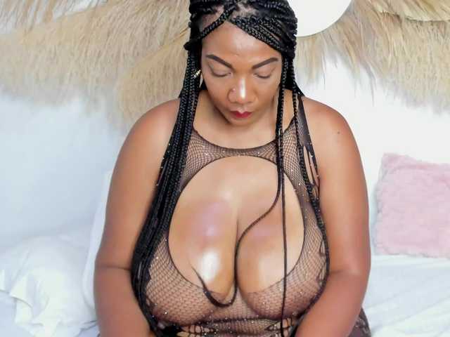 Shakebigass live cam on BongaCams