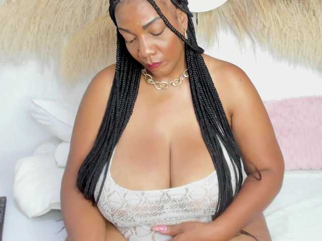 Shakebigass live cam on BongaCams