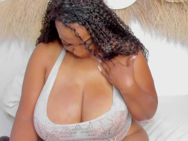 Shakebigass live cam on BongaCams