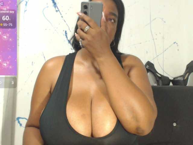 Shakebigass live cam on BongaCams