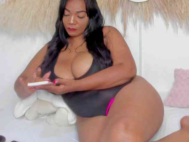 Shakebigass Live Webcam on BongaCams