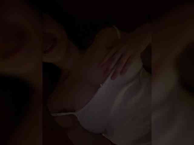 Louiseisgentle webcam