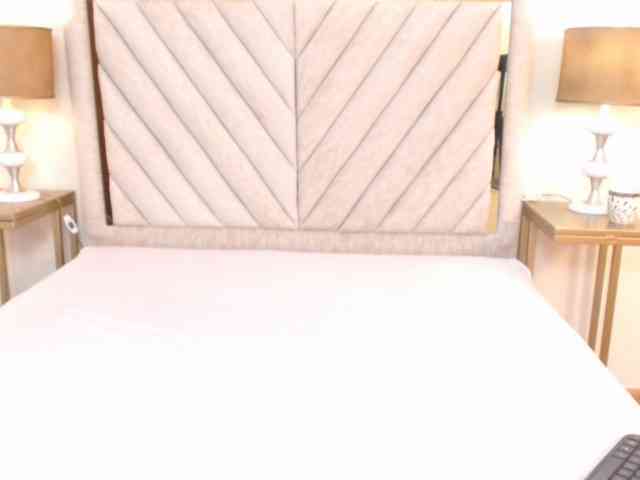 SophiaQueens webcam