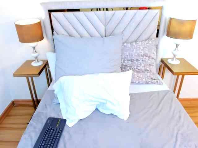 SophiaQueens webcam