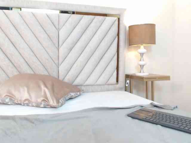 SophiaQueens webcam