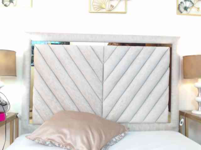 SophiaQueens webcam