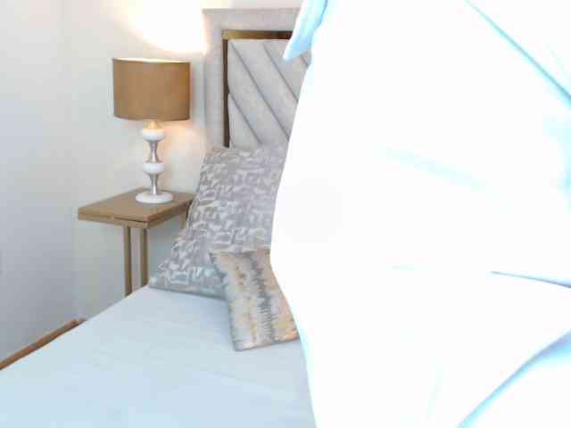 SophiaQueens webcam