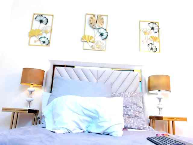 SophiaQueens webcam