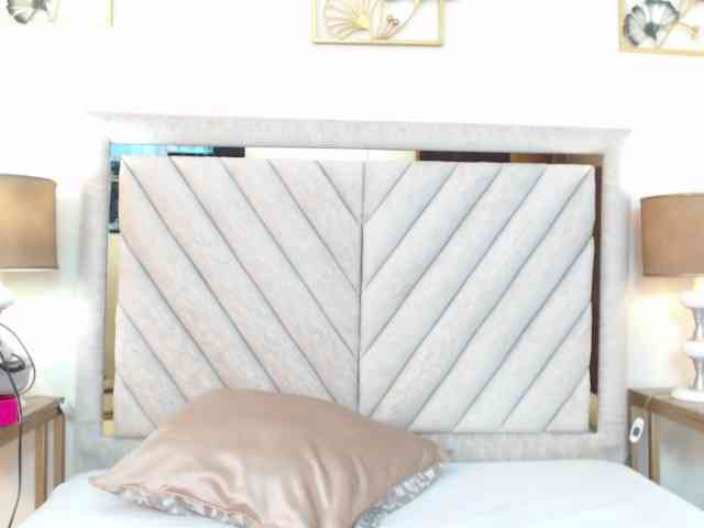 SophiaQueens webcam