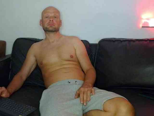 BrianSilk Live Webcam on BongaCams