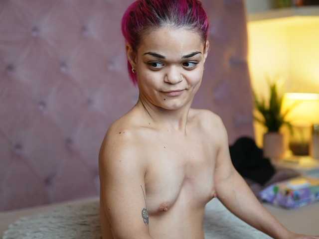 MaiaMini live cam on BongaCams