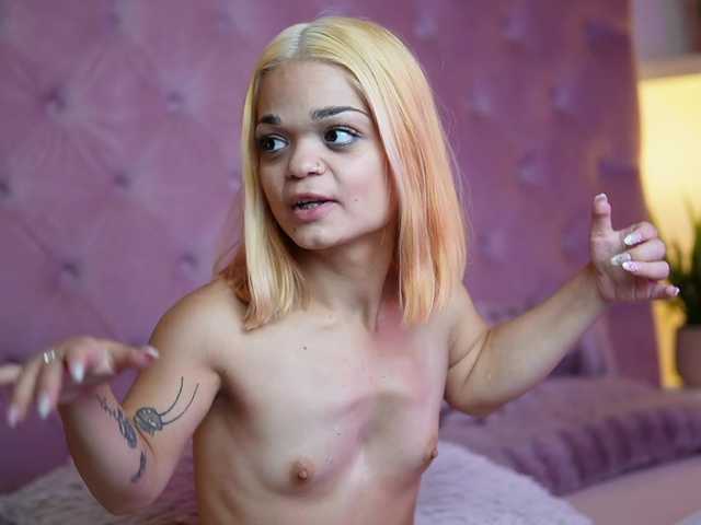 MaiaMini live cam on BongaCams