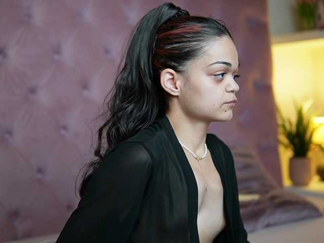 MaiaMini live webcam show