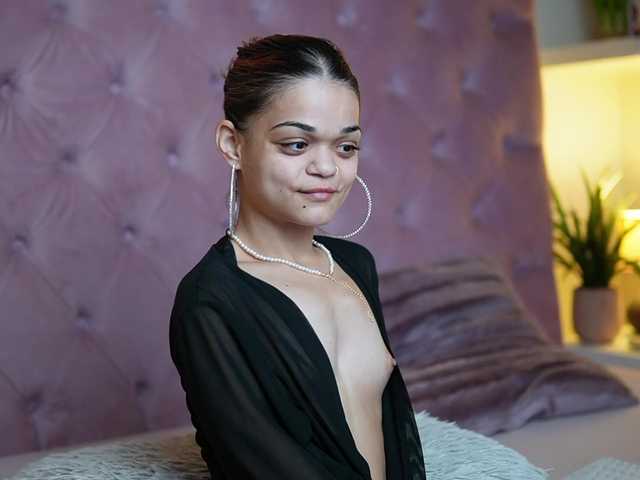 MaiaMini live webcam show