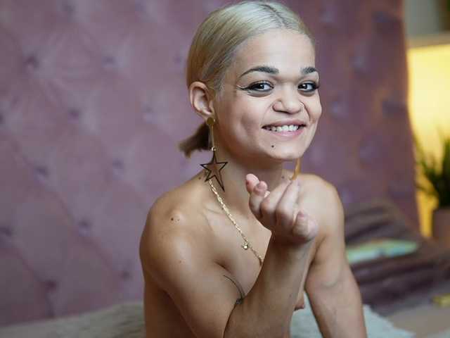 MaiaMini live cam on BongaCams