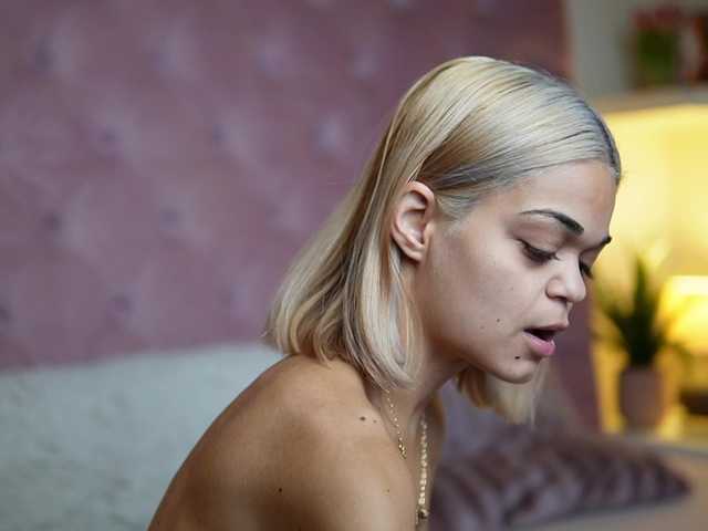 MaiaMini live cam on BongaCams
