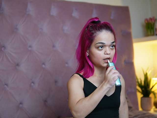 MaiaMini live cam on BongaCams