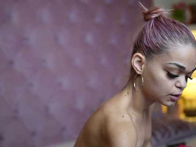 MaiaMini live cam on BongaCams