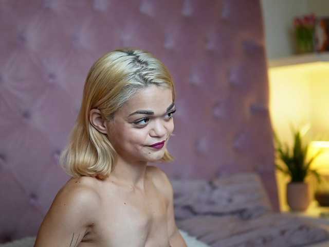 MaiaMini live cam on BongaCams
