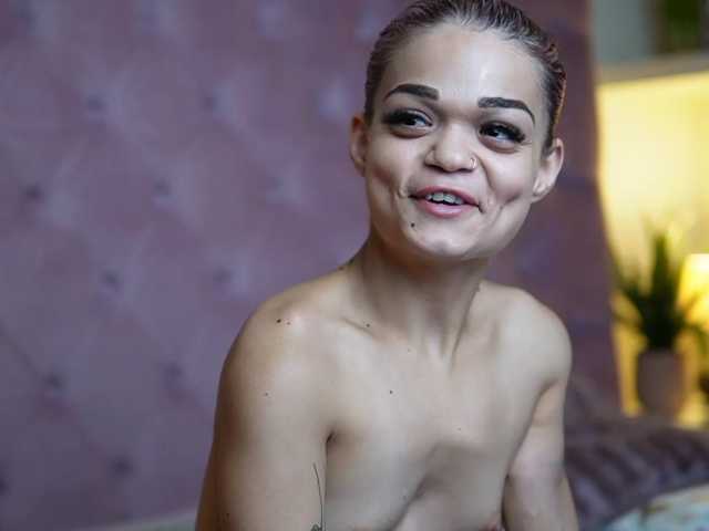 MaiaMini live cam on BongaCams