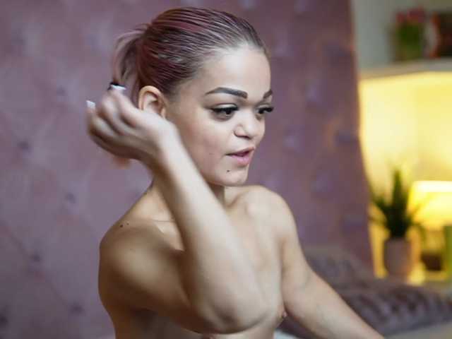 MaiaMini live cam on BongaCams