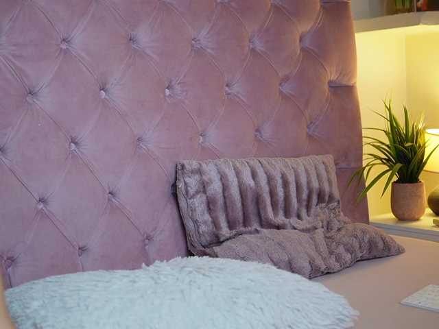 MaiaMini's BongaCams show and profile