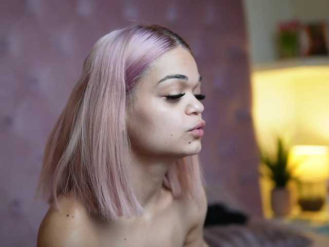 MaiaMini live cam on BongaCams