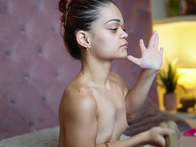 MaiaMini live webcam show