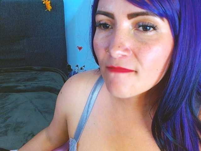 nanis-milf live cam on BongaCams