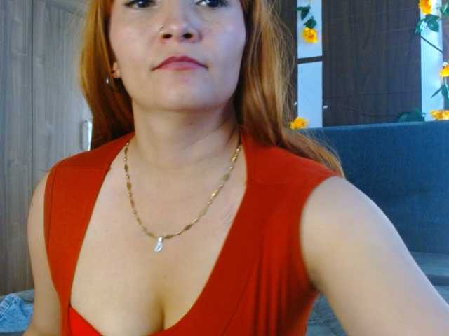 moons-ivy live webcam show