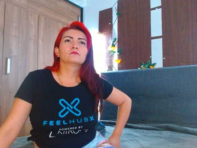 nanis-milf live cam on BongaCams