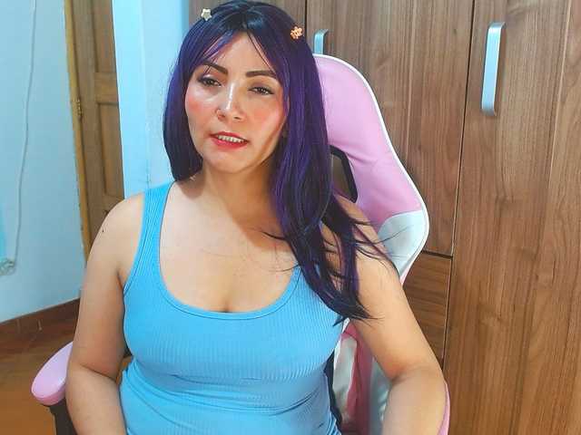 nanis-milf live cam on BongaCams