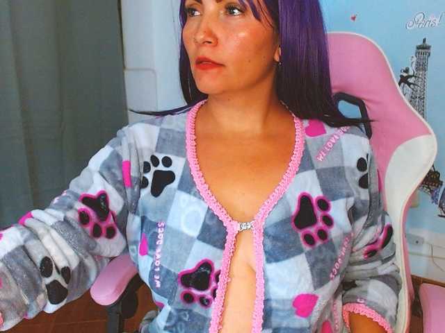 nanis-milf live cam on BongaCams