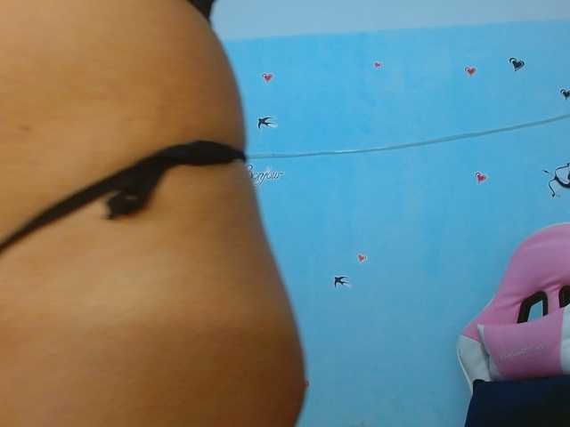 nanis-milf live cam on UnifiedCams