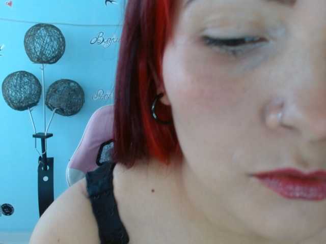 nanis-milf live cam on BongaCams