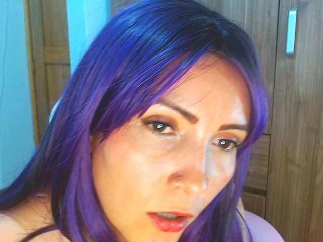 nanis-milf live cam on BongaCams