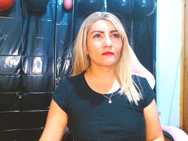 nanis-milf live cam on BongaCams