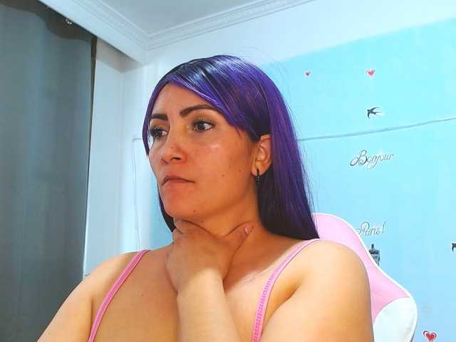 nanis-milf live cam on BongaCams